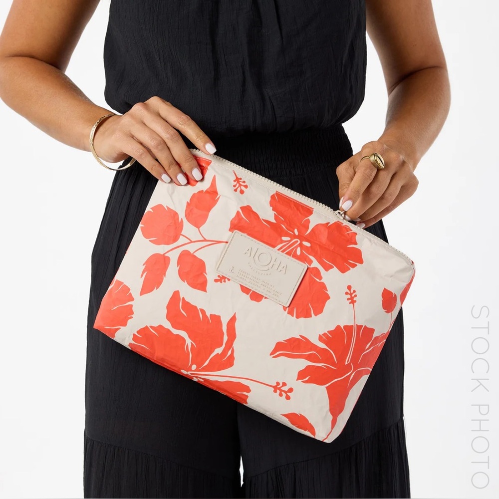 ALOHA Collection Mid Pouch - Picture 2 of 6